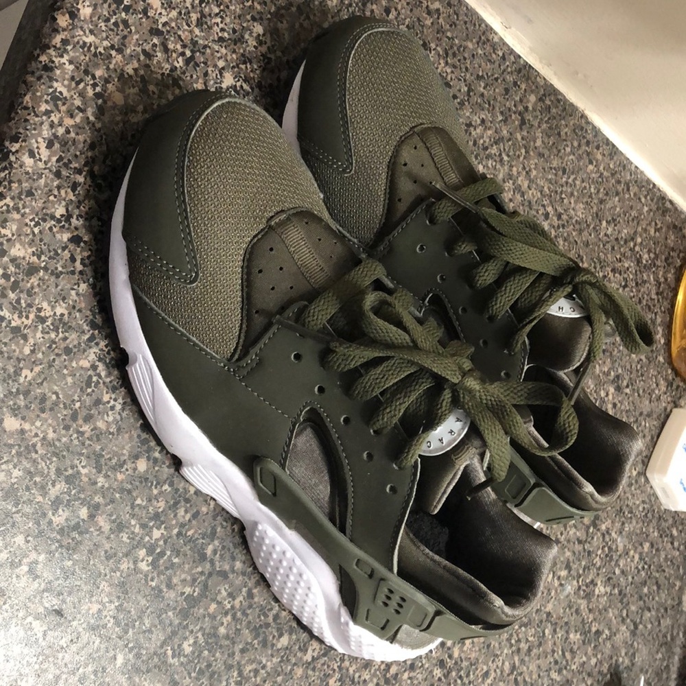 Women’s Nike Huarache’s